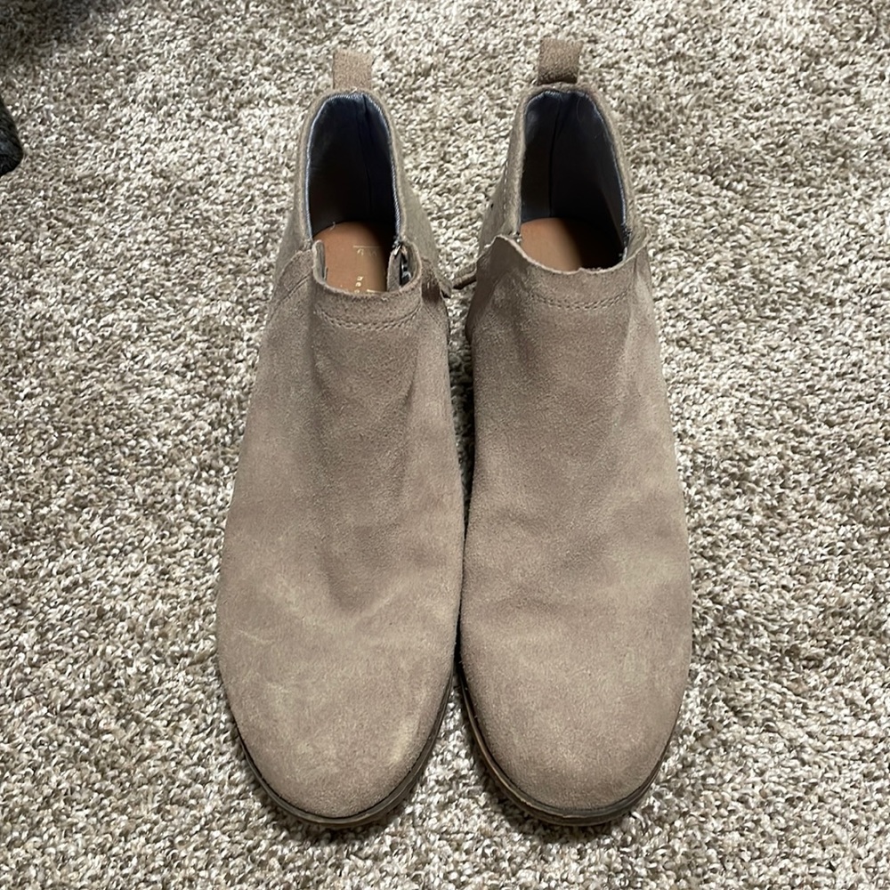 Women TOMS zip up boots